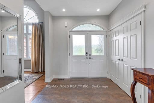 9 Apple Valley Lane, Adjala-Tosorontio, ON L0M 1J0