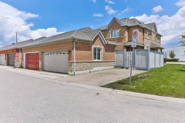 20 Forest Run Boulevard, Vaughan, ON L4K 5J8