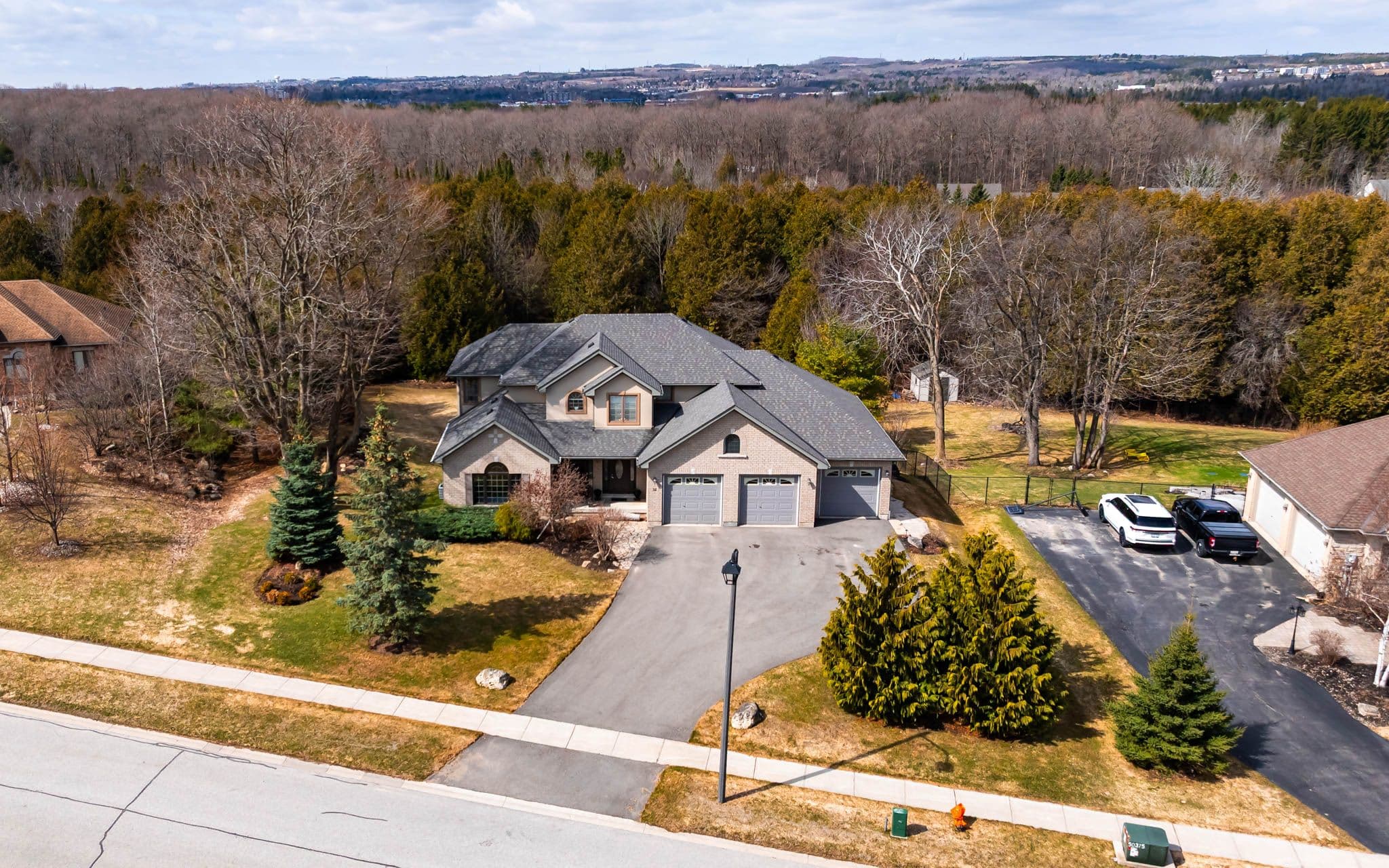 32 Headwaters Lane, Mono, ON L9W 5K3