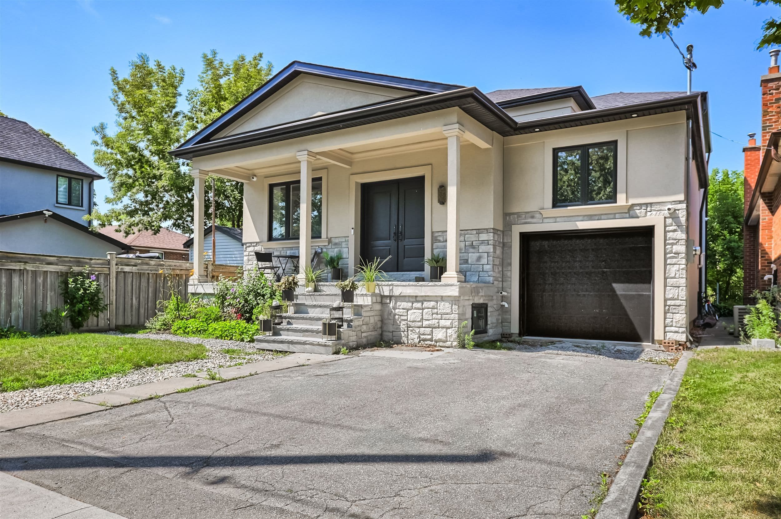 32 Bradfield Avenue W, Toronto W08, ON M8Z 2A3