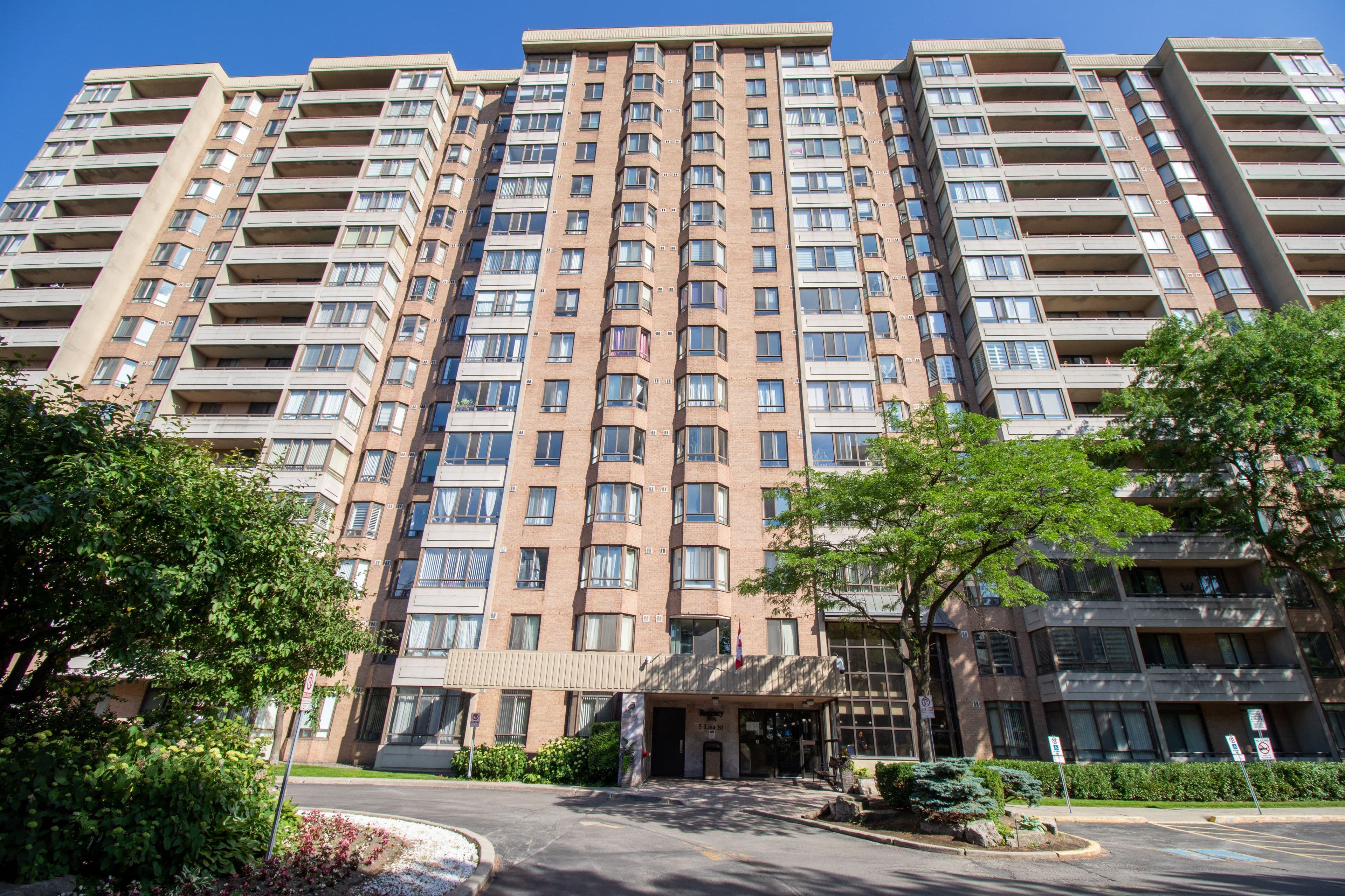 5 Lisa Street 706, Brampton, ON L6T 4T4