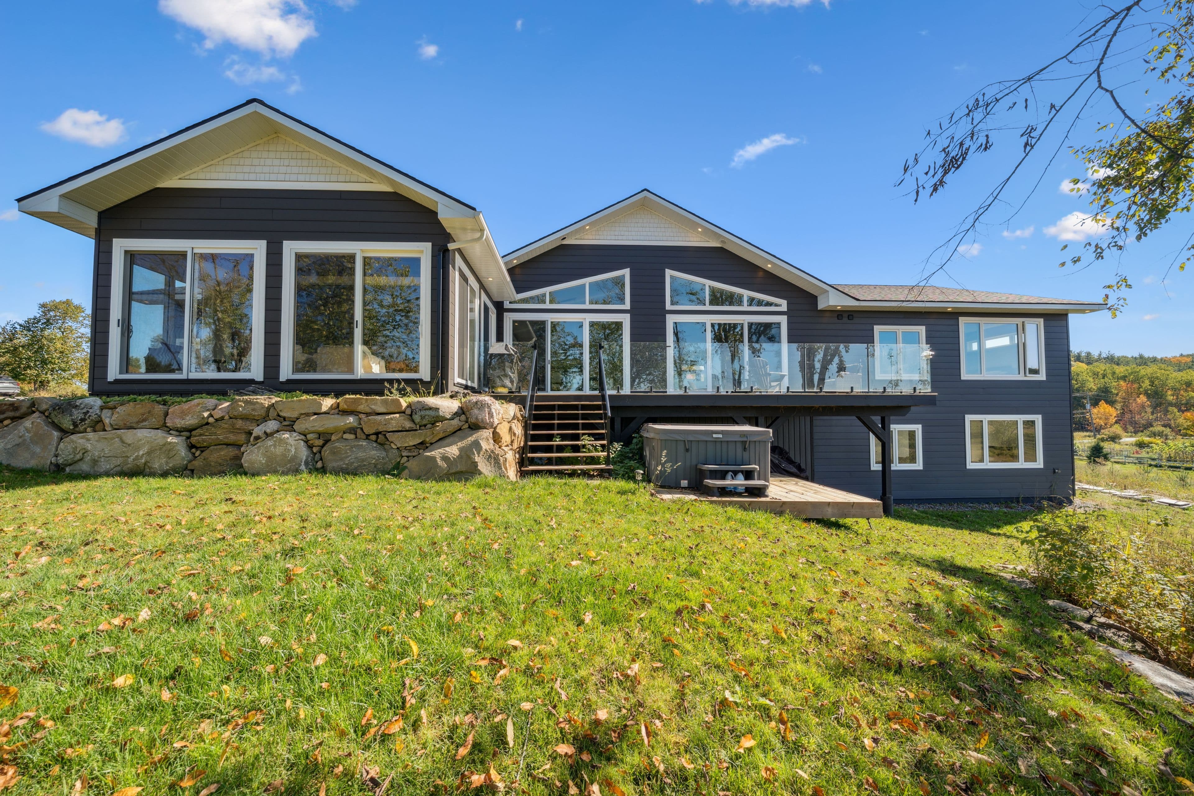 1006 Stephens Bay Road, Bracebridge, ON P1L 1X2
