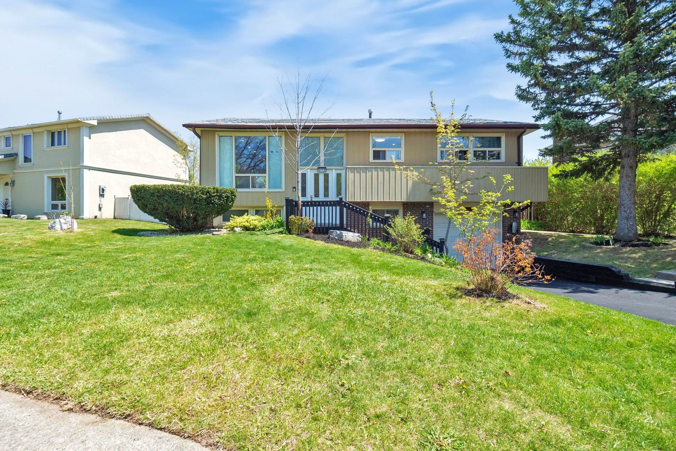 6119 Wabukayne Court, Mississauga, ON L5N 2B1