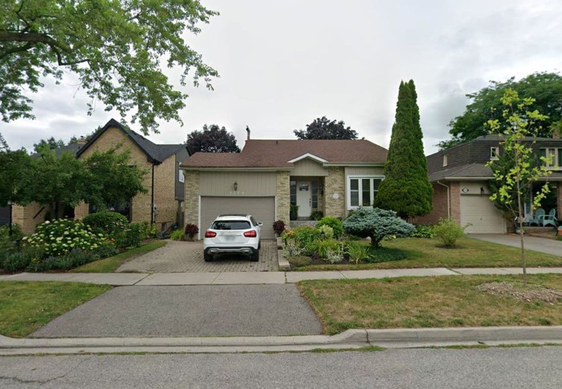 1226 Canborough Crescent, Pickering, ON L1V 3K9