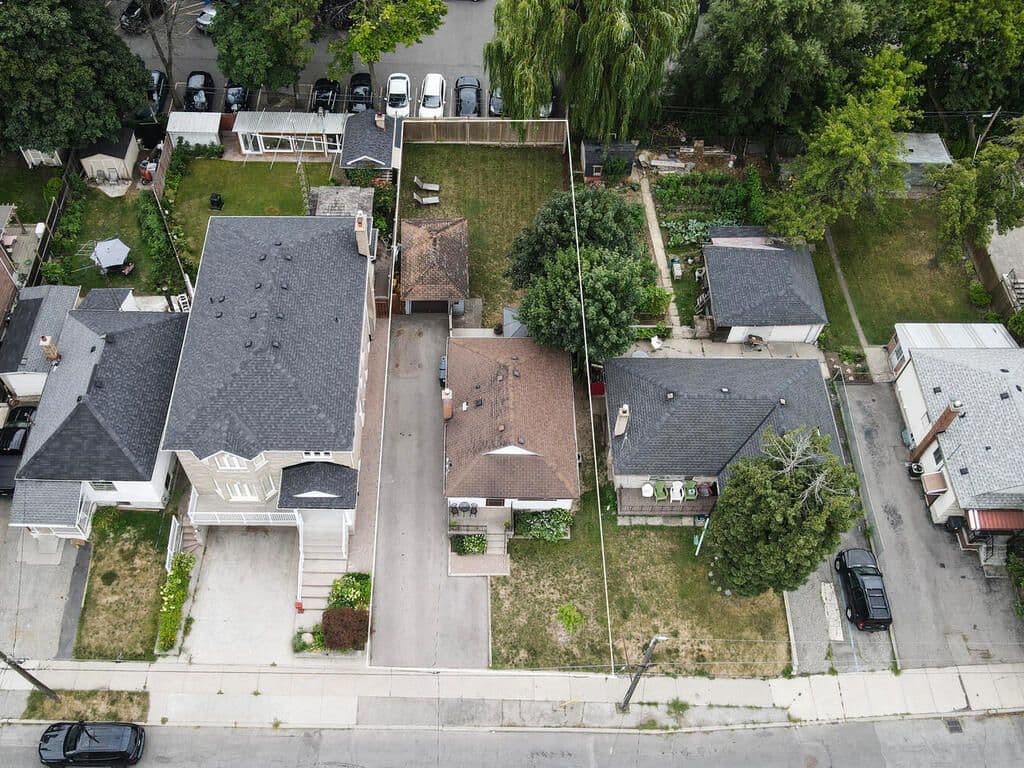 1223 Glencairn Avenue, Toronto W04, ON M6B 2B6