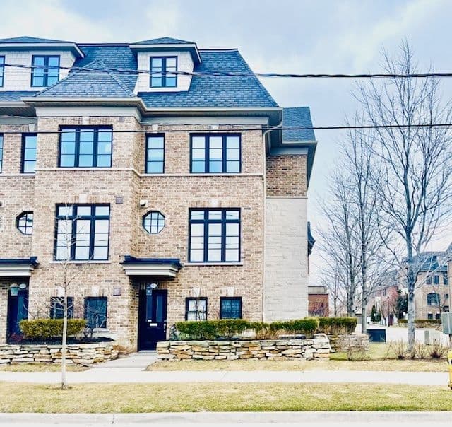 835A Oxford Street, Toronto W06, ON M8Z 0B3