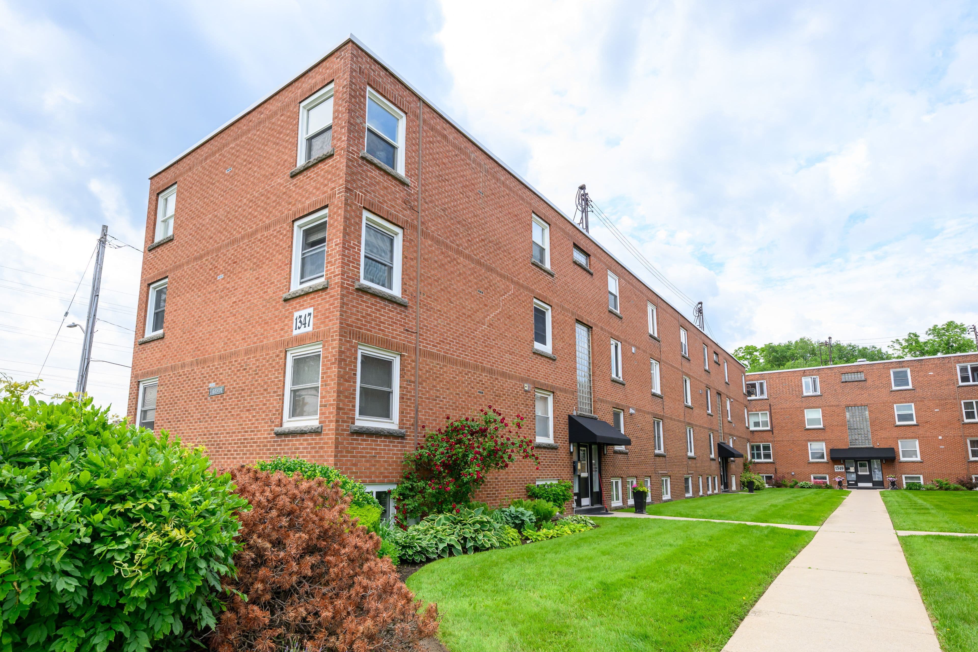 1347 Lakeshore Road 24, Burlington, ON L7S 1B1