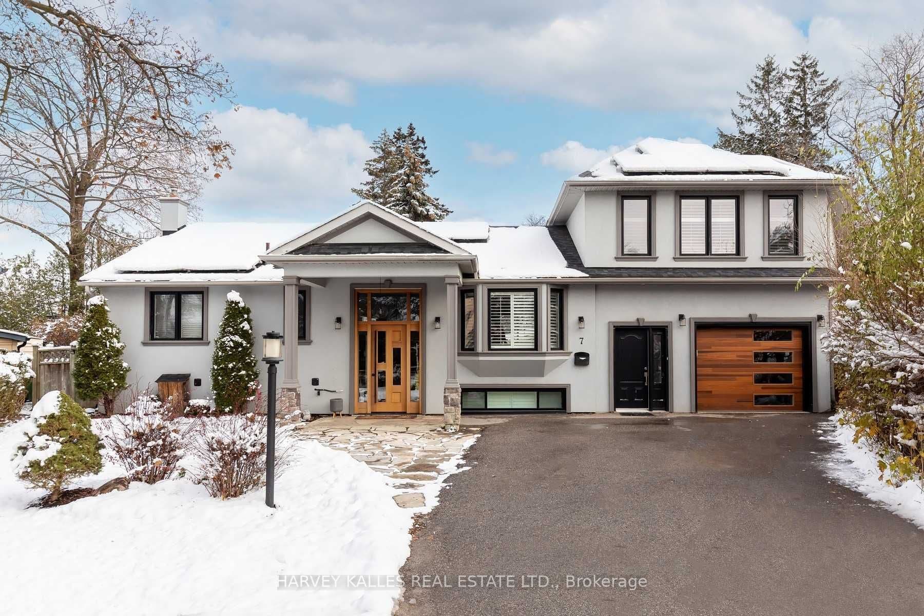 7 Rainham Place Left, Toronto C13, ON M3B 1A1