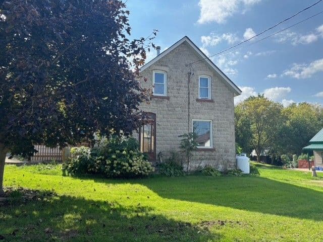 28 Queen Street W, Brockton, ON N0G 1S0