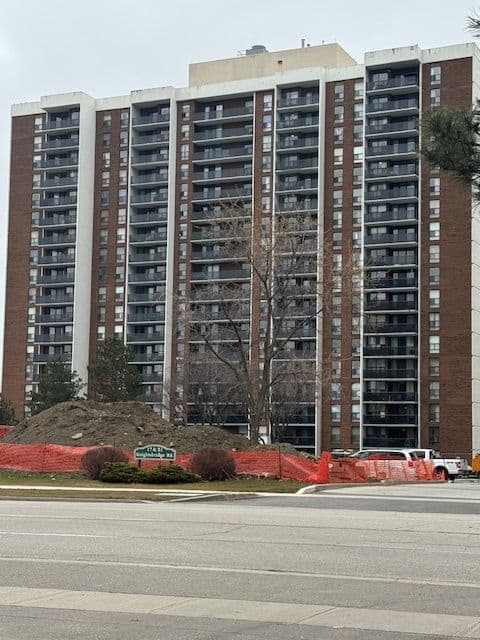 21 Knightsbridge Road 805, Brampton, ON L6T 3Y1