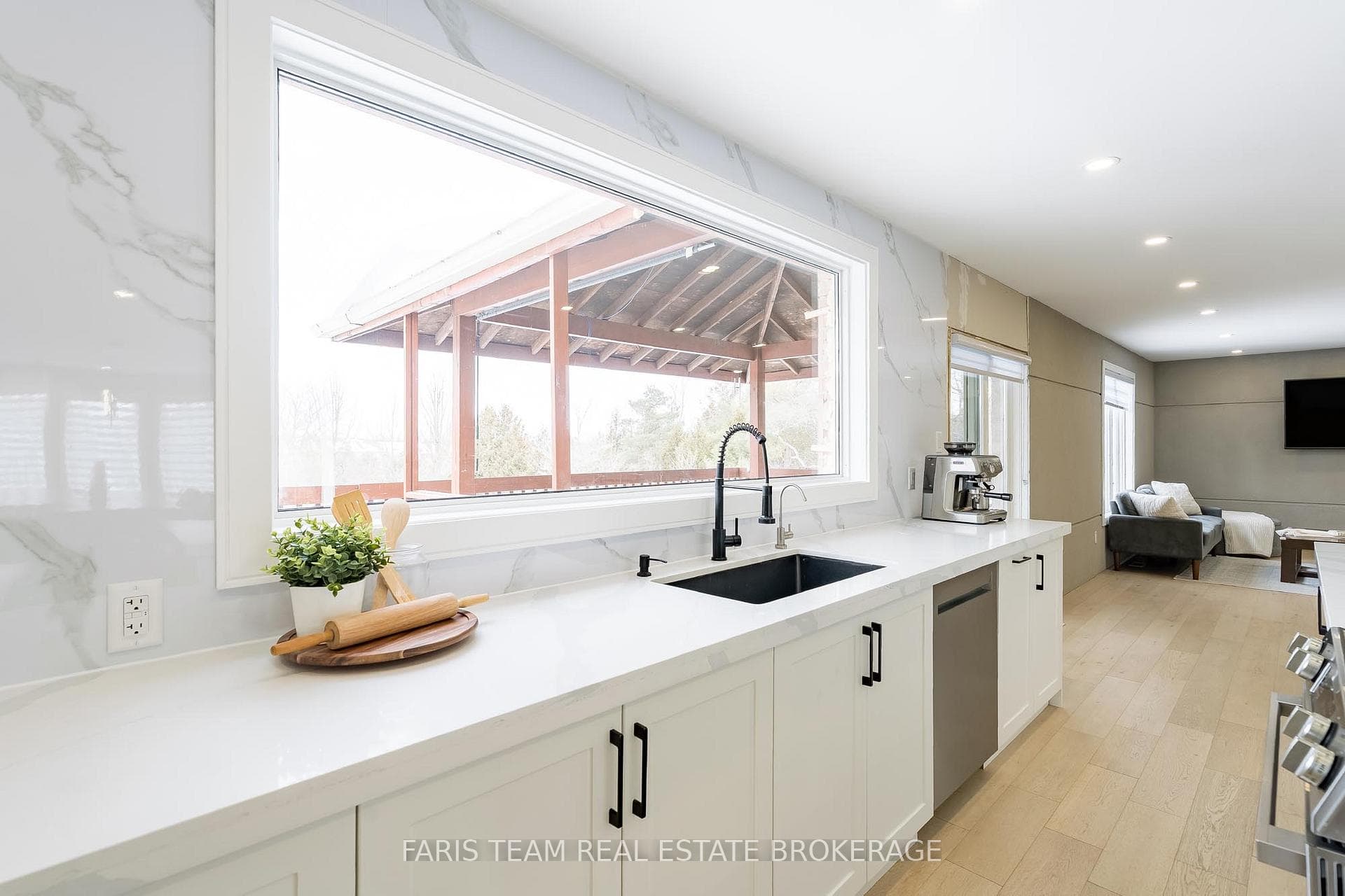 7 Golfview Boulevard, Bradford West Gwillimbury, ON L3Z 2A6