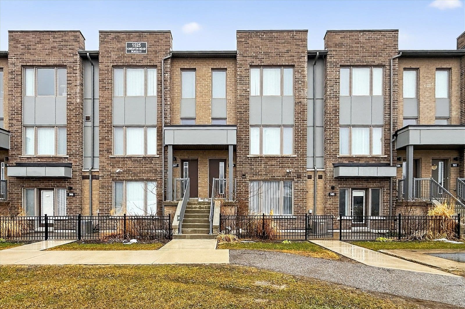 1525 Kingston Road 506, Pickering, ON L1V 0E9