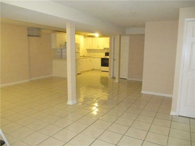 33 Kingsplate Crescent, Toronto W10, ON M9W 6X5