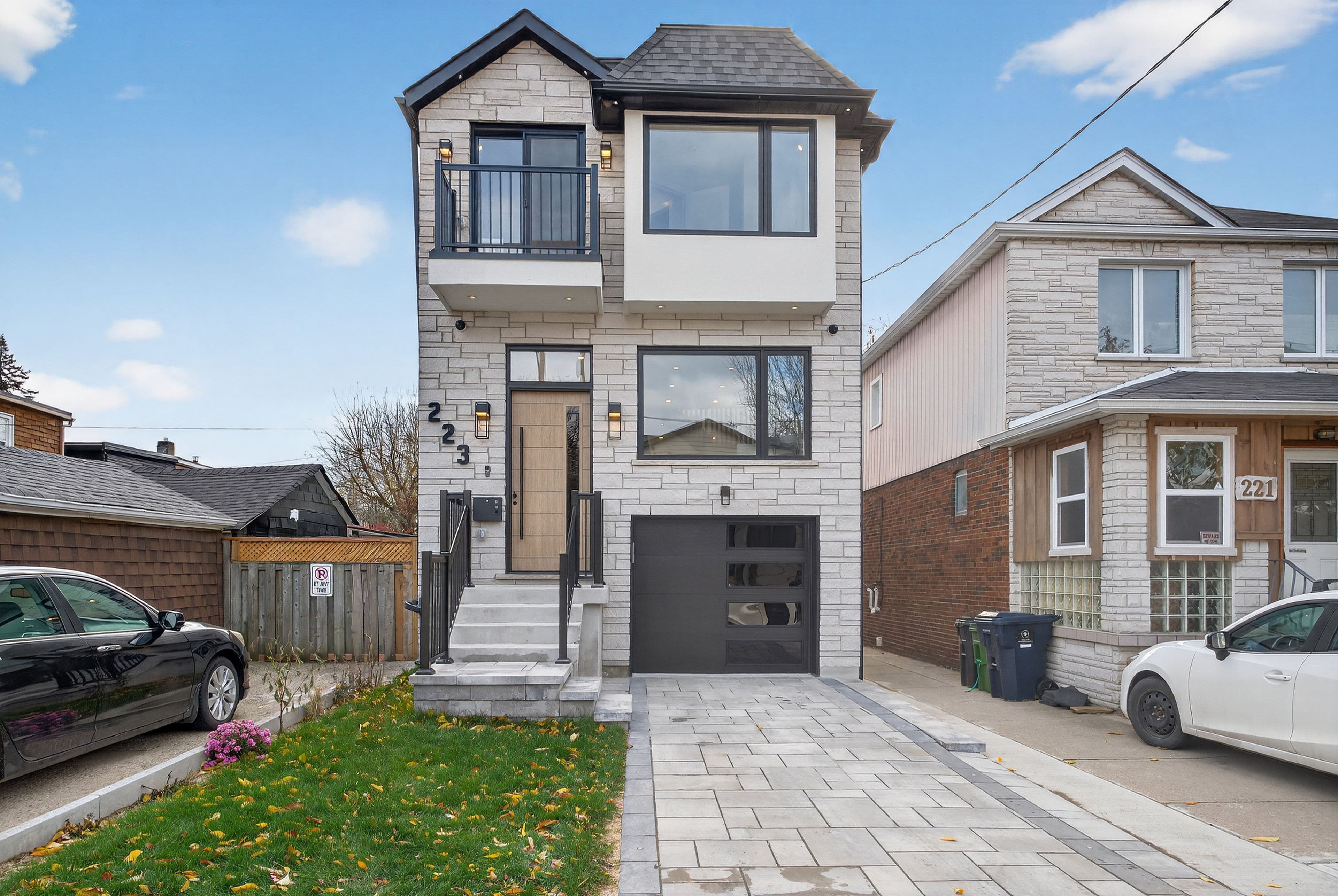 223 Queensdale Avenue, Toronto E03, ON M4C 2B1