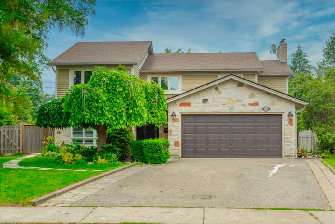 1749 wembury Road Lower, Mississauga, ON L5J 4G4