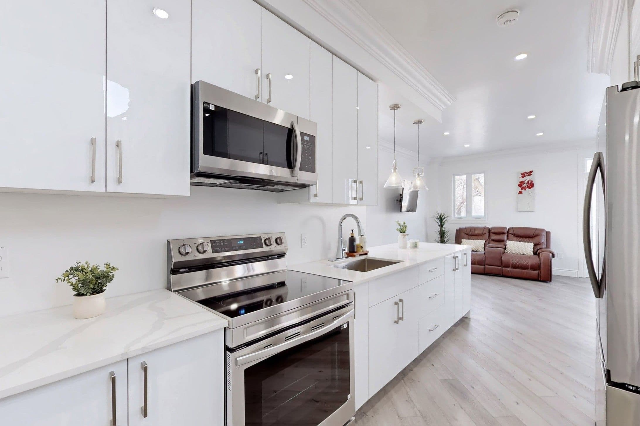 85 Albany Avenue, Hamilton, ON L8H 2H4