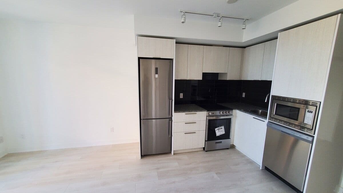 501 Yonge Street 813, Toronto C08, ON M4Y 0G8