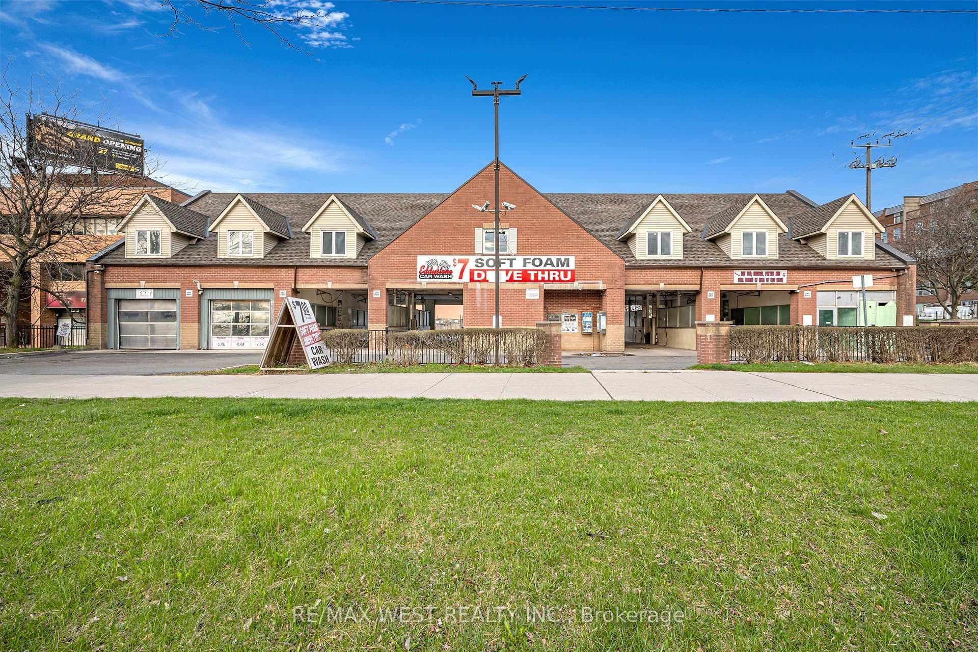 2800 Jane Street, Toronto W05, ON M3N 2H9