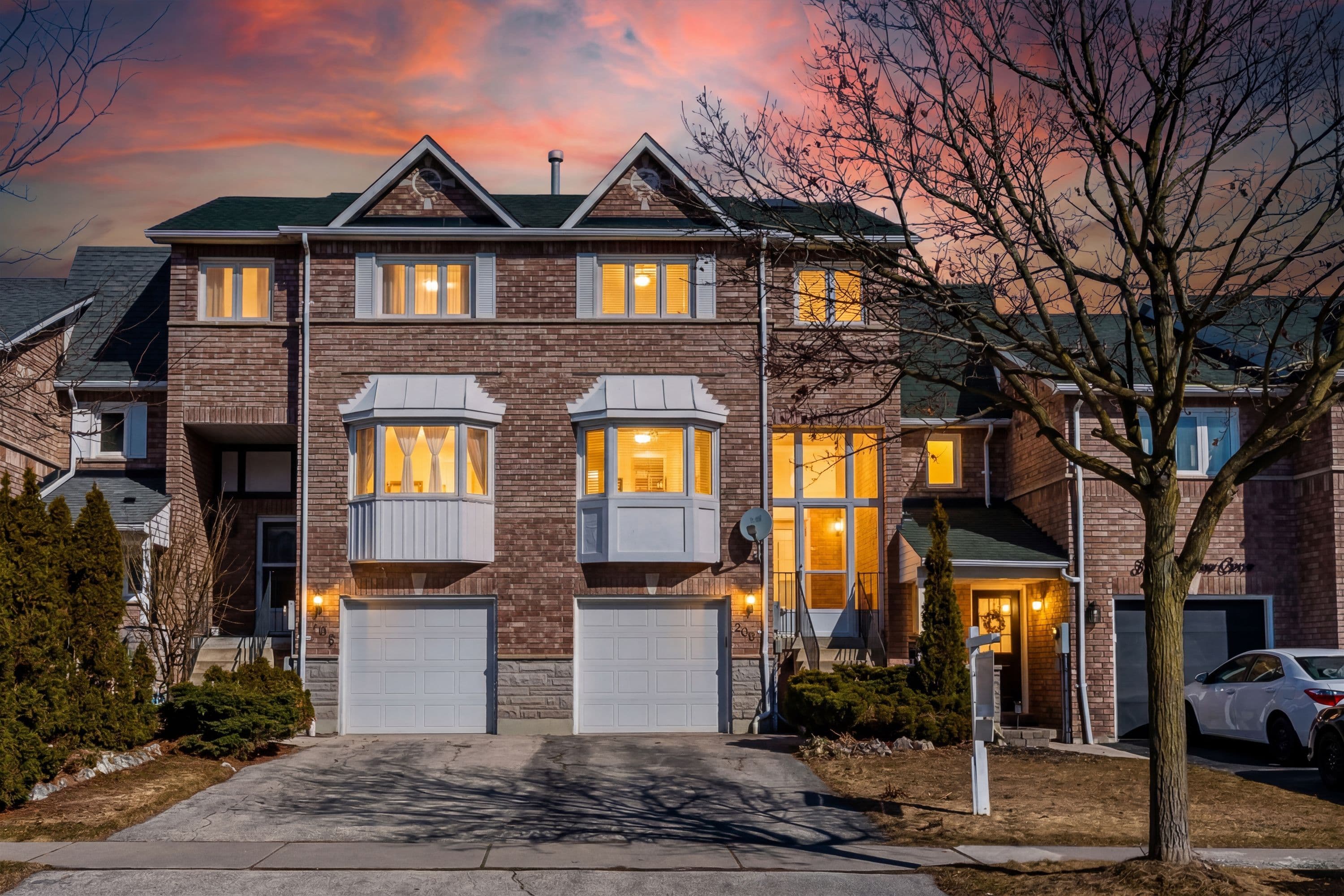 308 SPARROW Circle, Pickering, ON L1V 6Y3