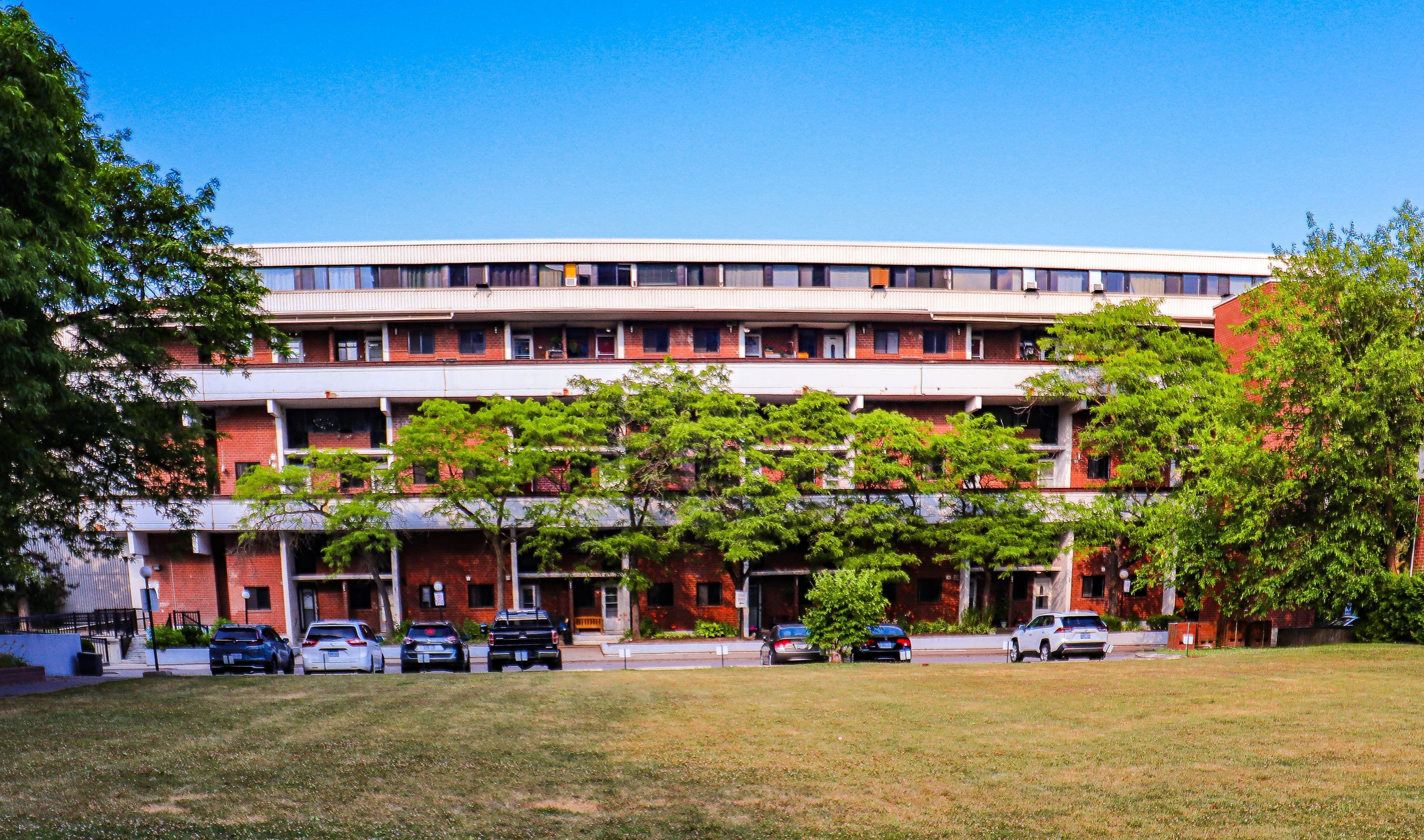 140 Leeward Glenway 316, Toronto C11, ON M3C 2Y9