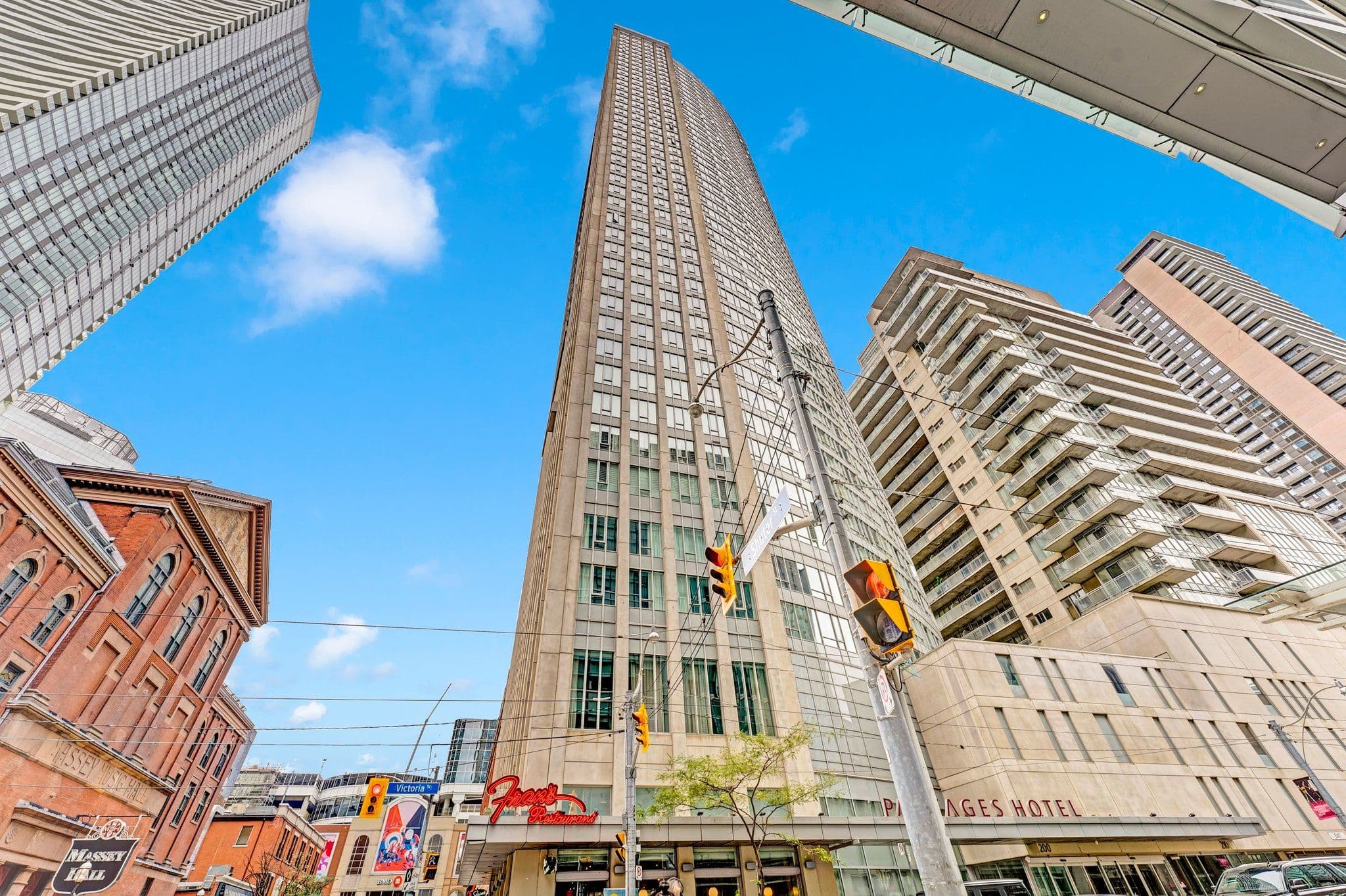 210 Victoria Street 4407, Toronto C08, ON M5B 2R3