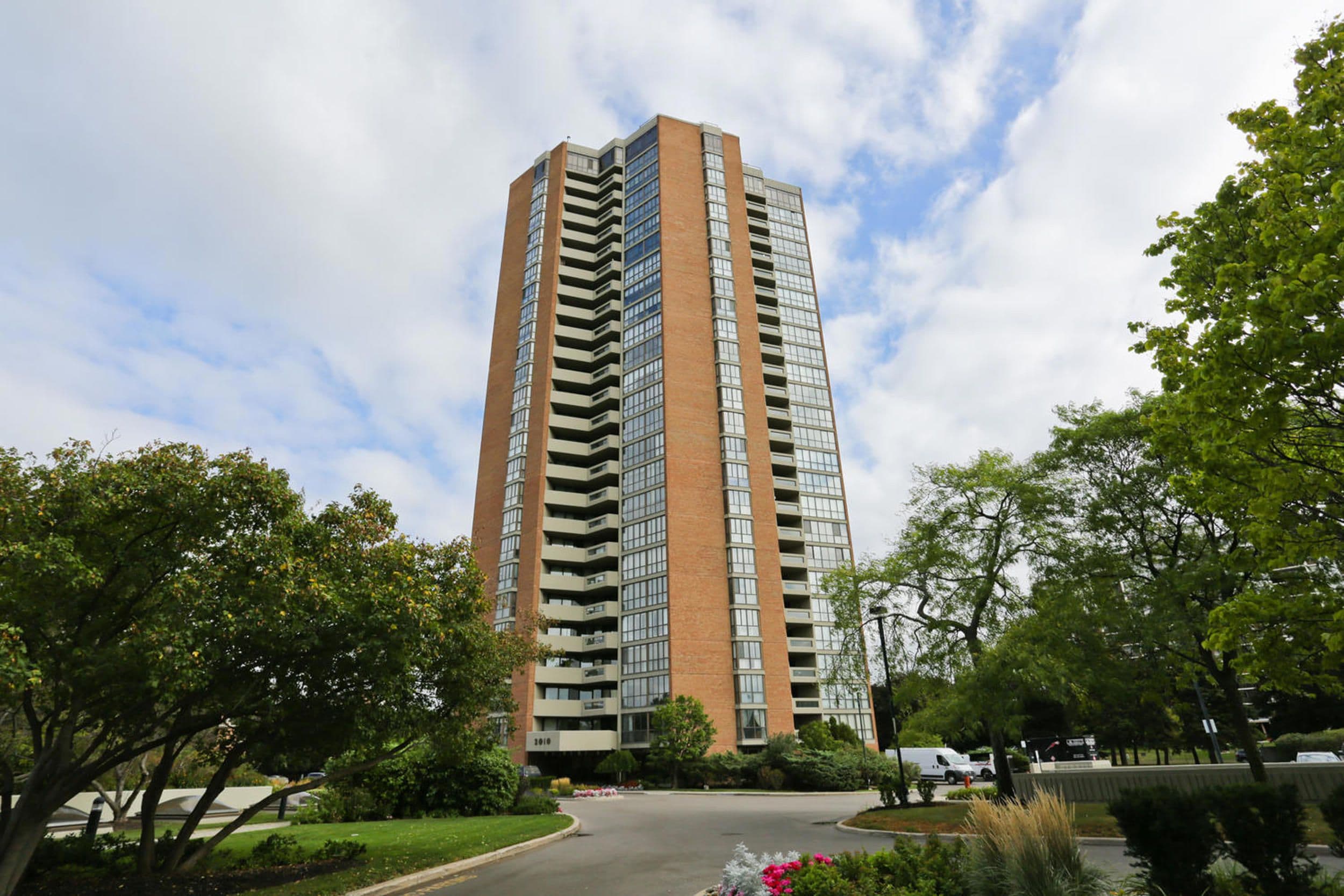 2010 Islington Avenue 1806, Toronto W09, ON M9P 3S8