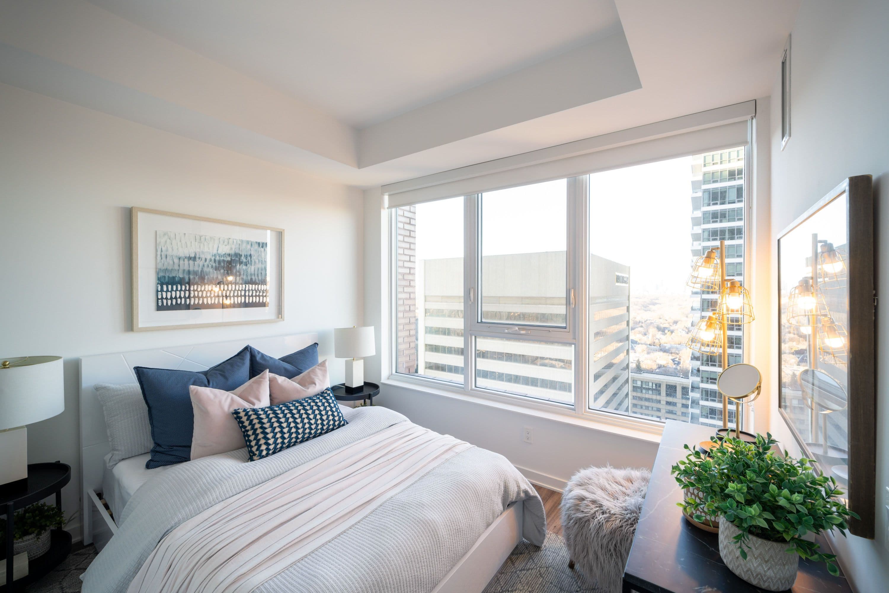 25 Selby Street 1810, Toronto C08, ON M4Y 0E6