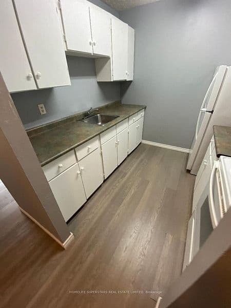 8209 LUNDYS Lane E 6, Niagara Falls, ON L2H 1H3