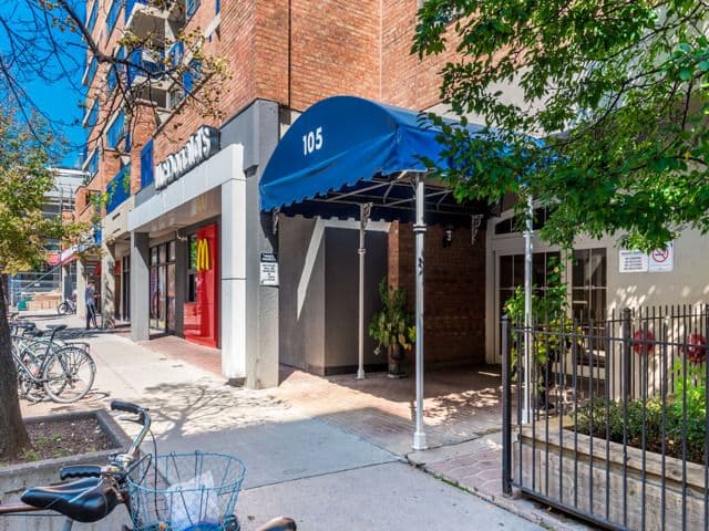 105 Mccaul Street 202, Toronto C01, ON M5T 2X4