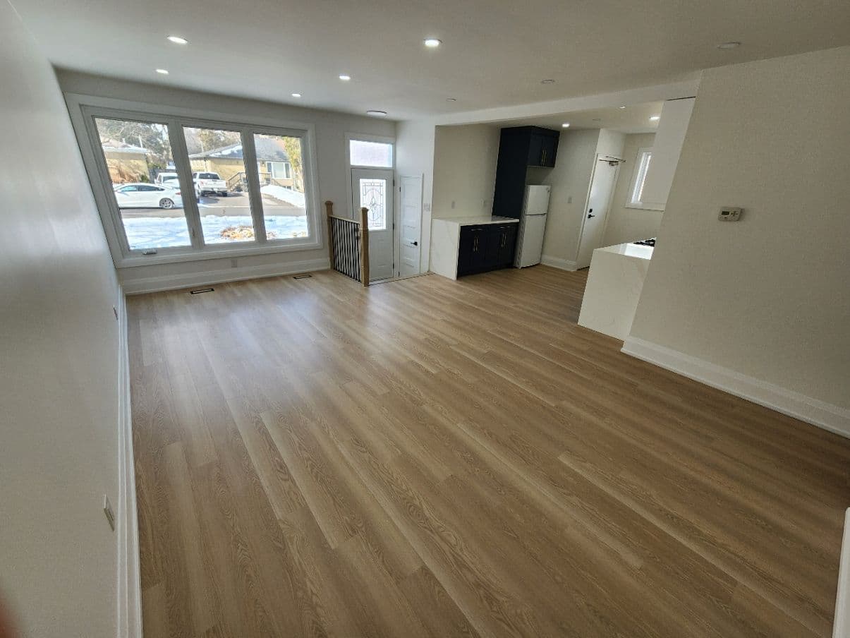 31 Bailey Crescent Main, Aurora, ON L4G 2B2