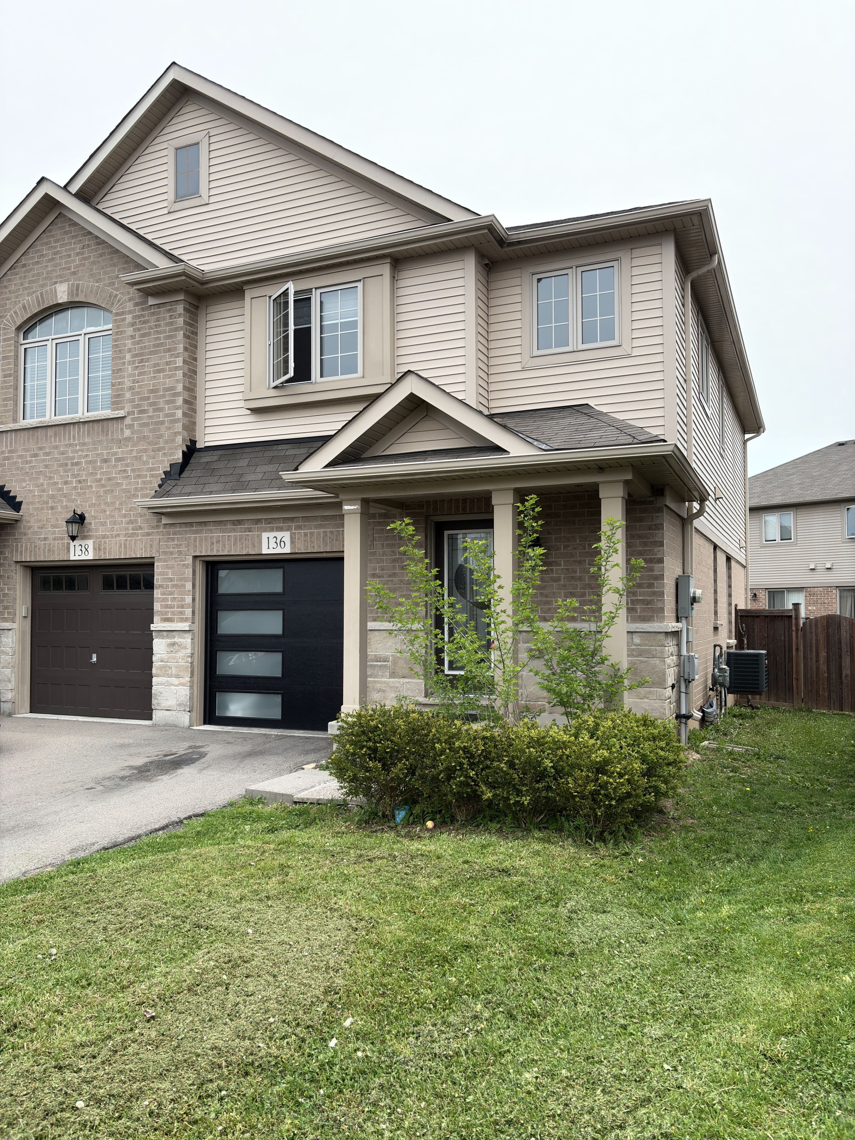 136 Westbank Trail, Hamilton, ON L8J 1R5
