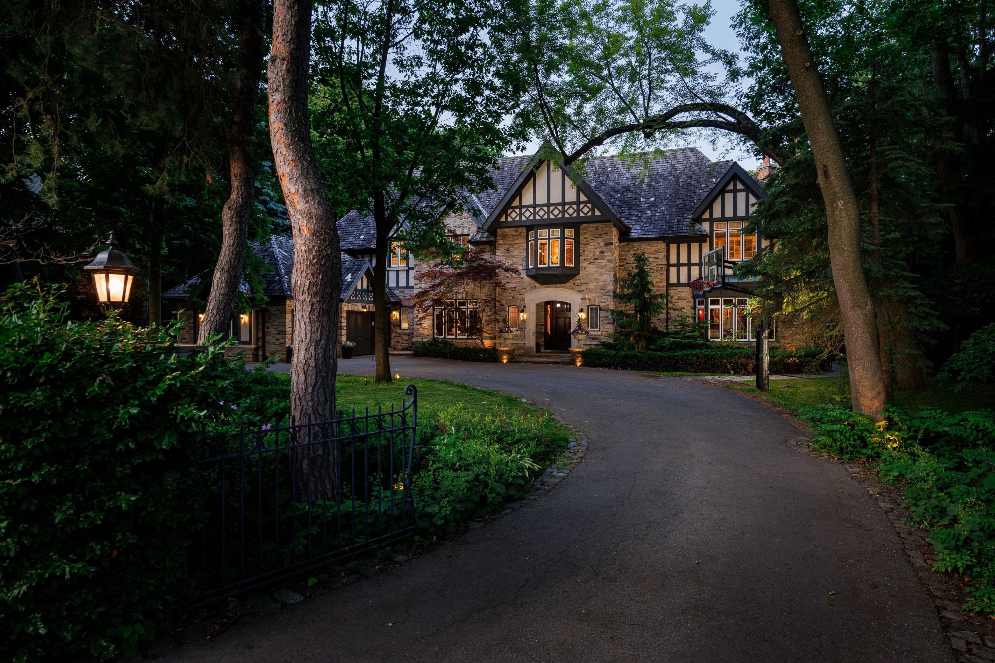 67 Kingsway Crescent, Toronto W08, ON M8X 2R5