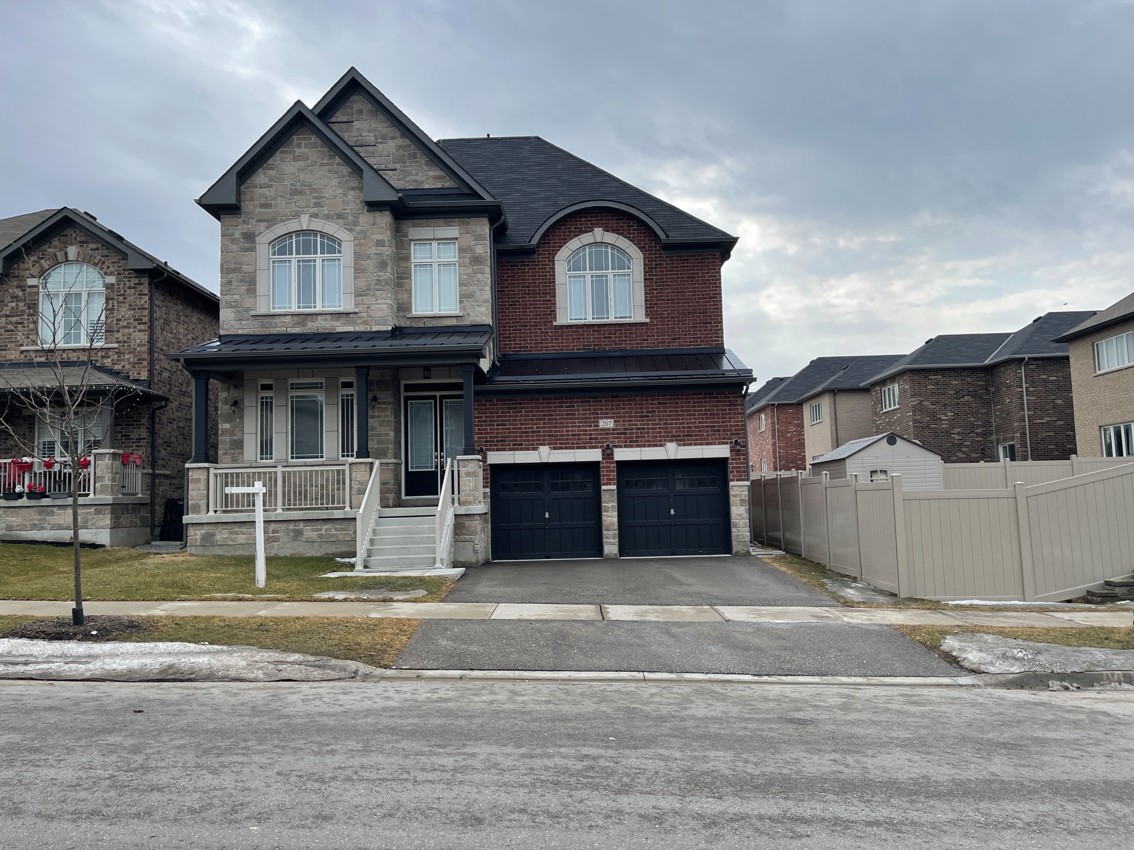 207 Gardiner Drive, Bradford West Gwillimbury, ON L3Z 0J5