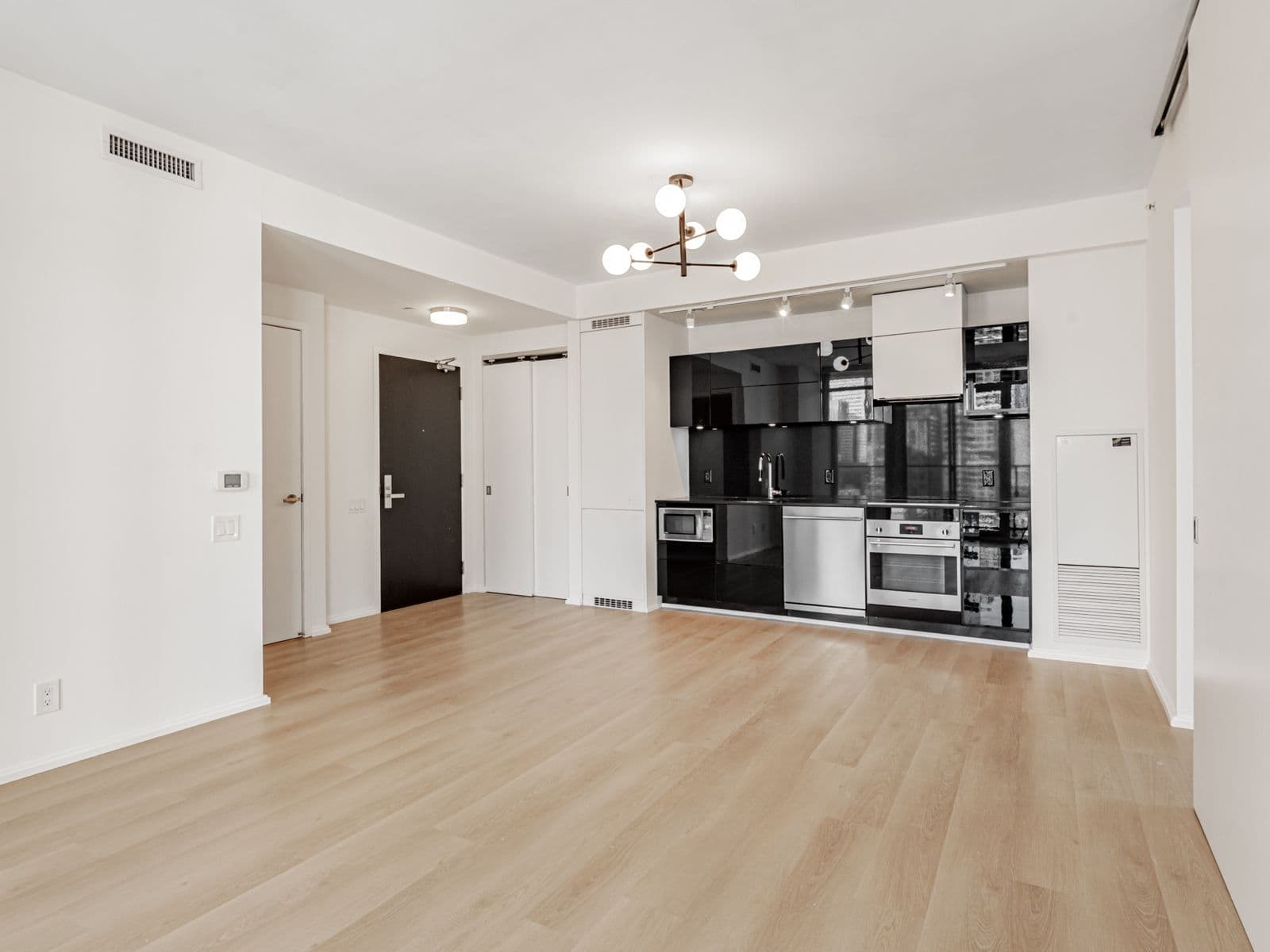 125 Peter Street 2308, Toronto C01, ON M5V 0M2