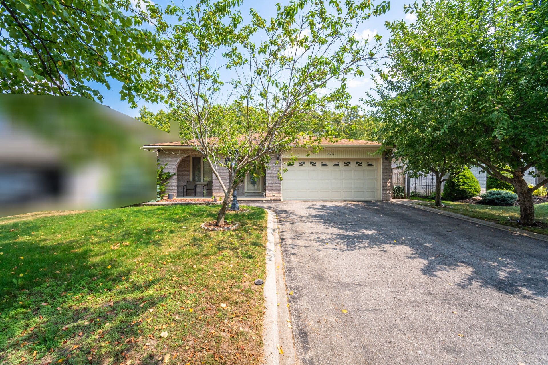 574 Antigua Crescent, Oshawa, ON L1J 6B4