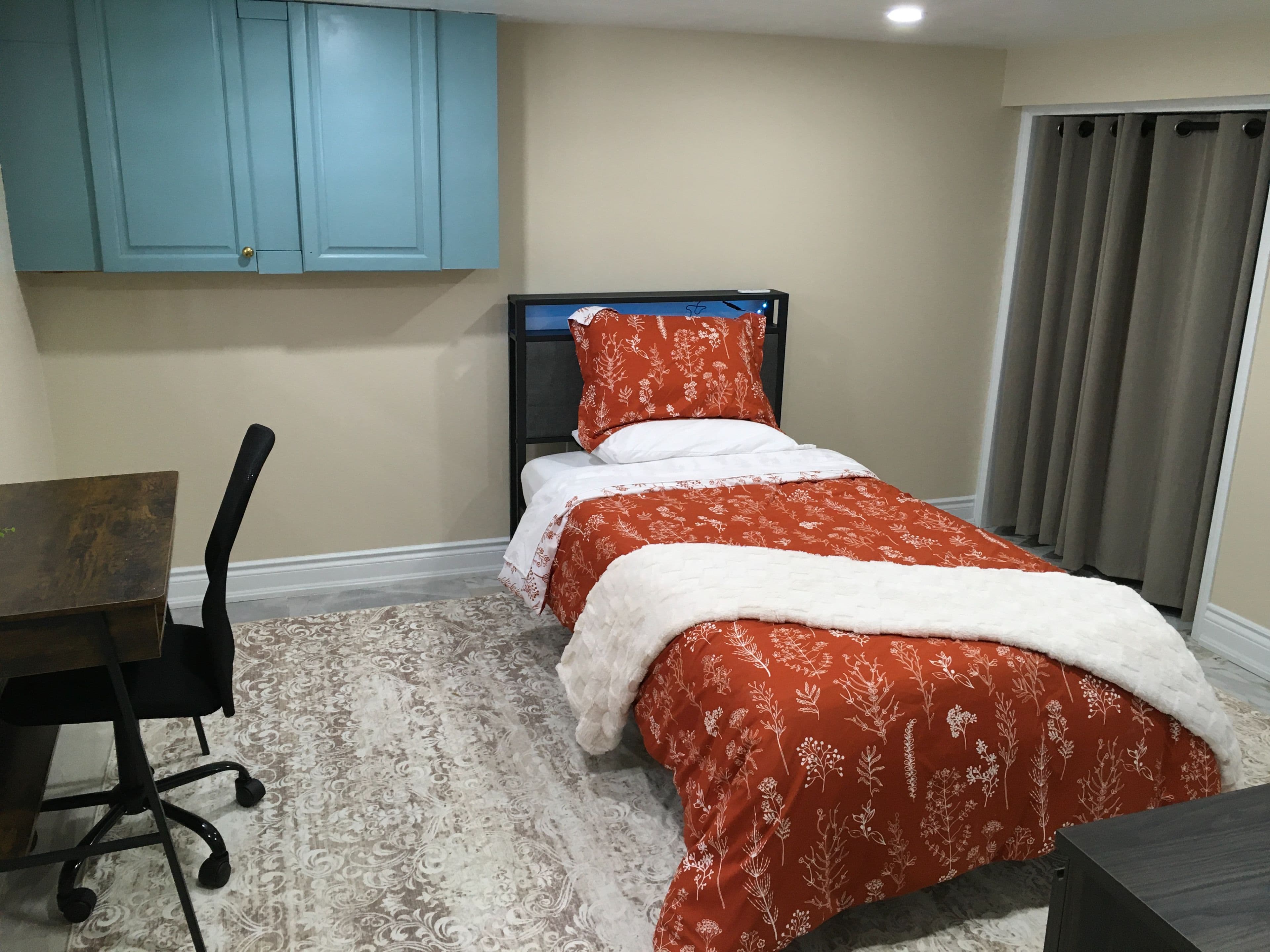 3968 St Peter Street Lower Bedroom 1, Niagara Falls, ON L2J 2N8