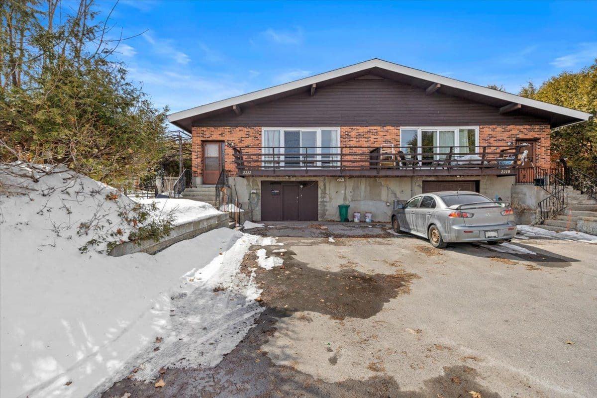 2212 St Laurent Boulevard, Elmvale Acres and Area, ON K1G 1B2