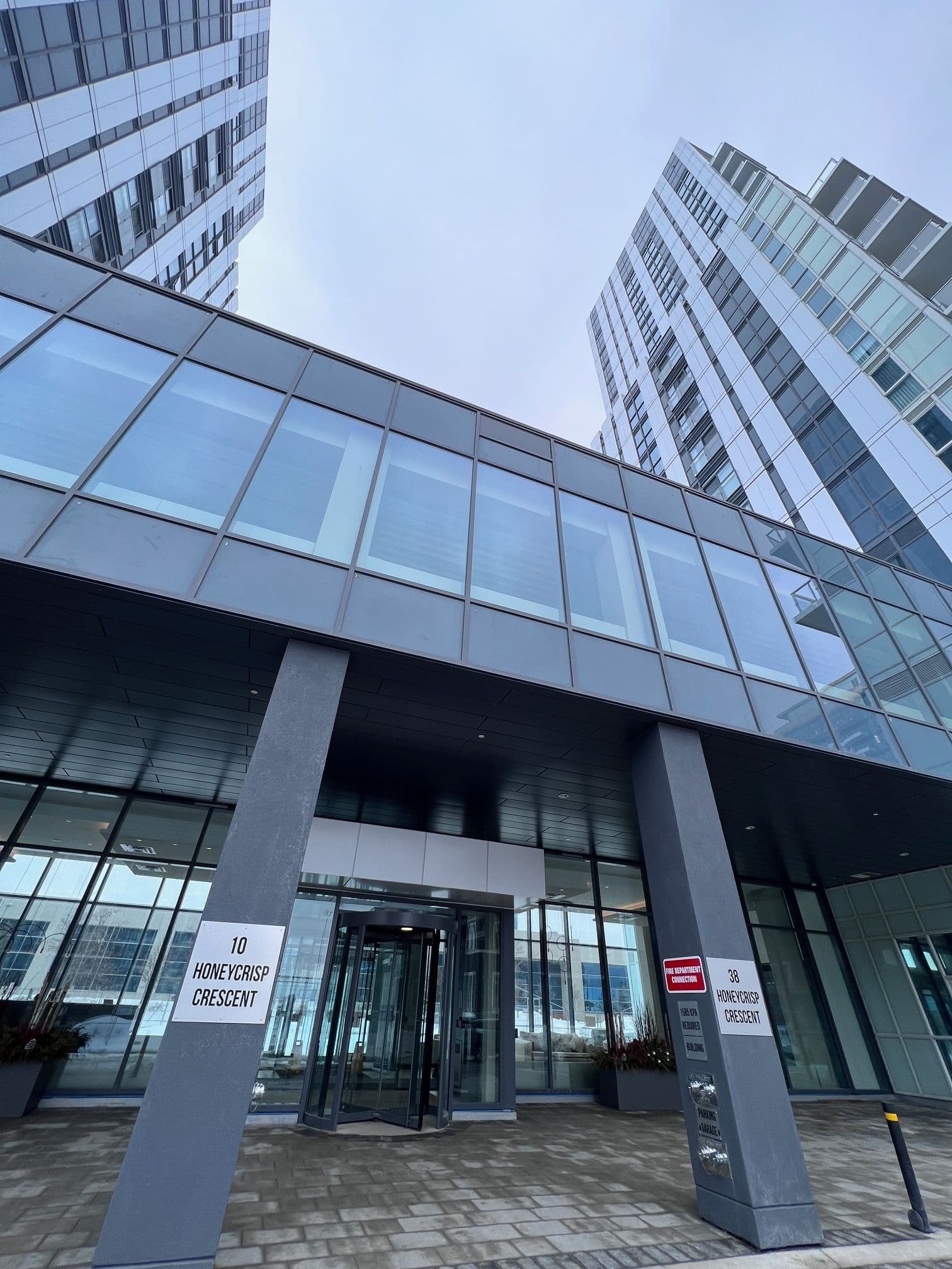 38 Honeycrisp Crescent 603, Vaughan, ON L4K 0M8