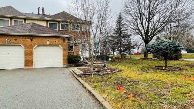 35 Davies Crescent, Whitby, ON L1N 8X4