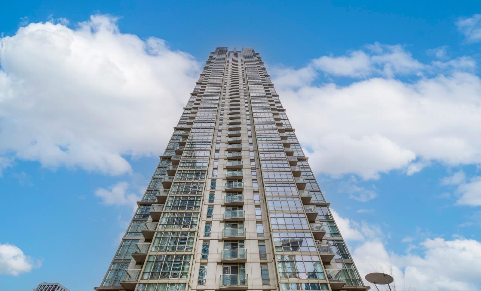 35 Mariner Terrace 512, Toronto C01, ON M5V 3V9