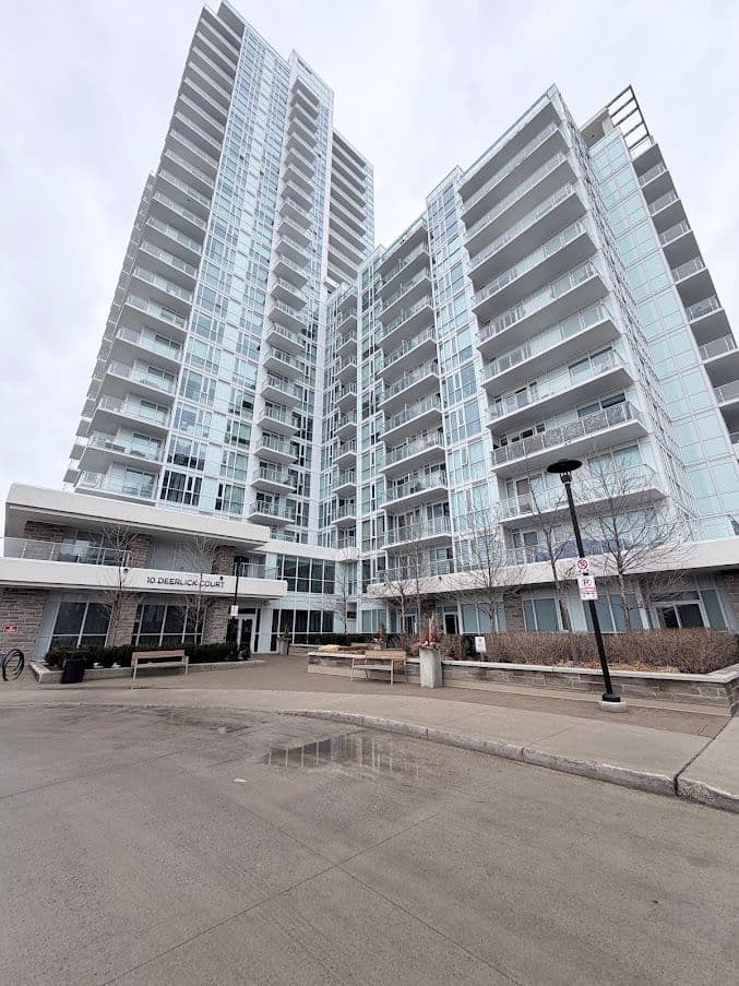 10 Deerlick Court 913, Toronto C13, ON M3A 0A7