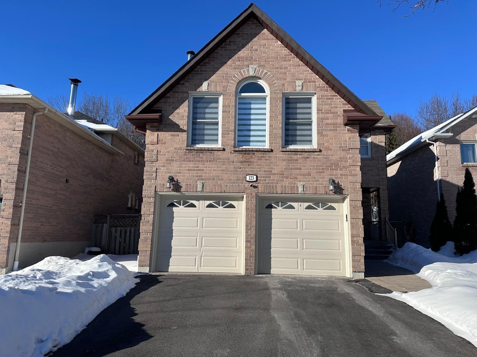 123 Ravenscroft Road, Ajax, ON L1T 1X3