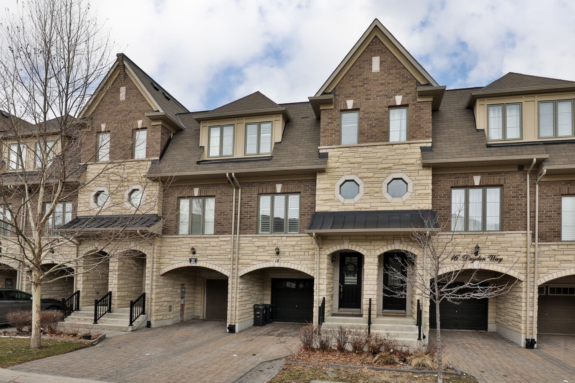 18 Dryden Way, Toronto W09, ON M9R 0B2