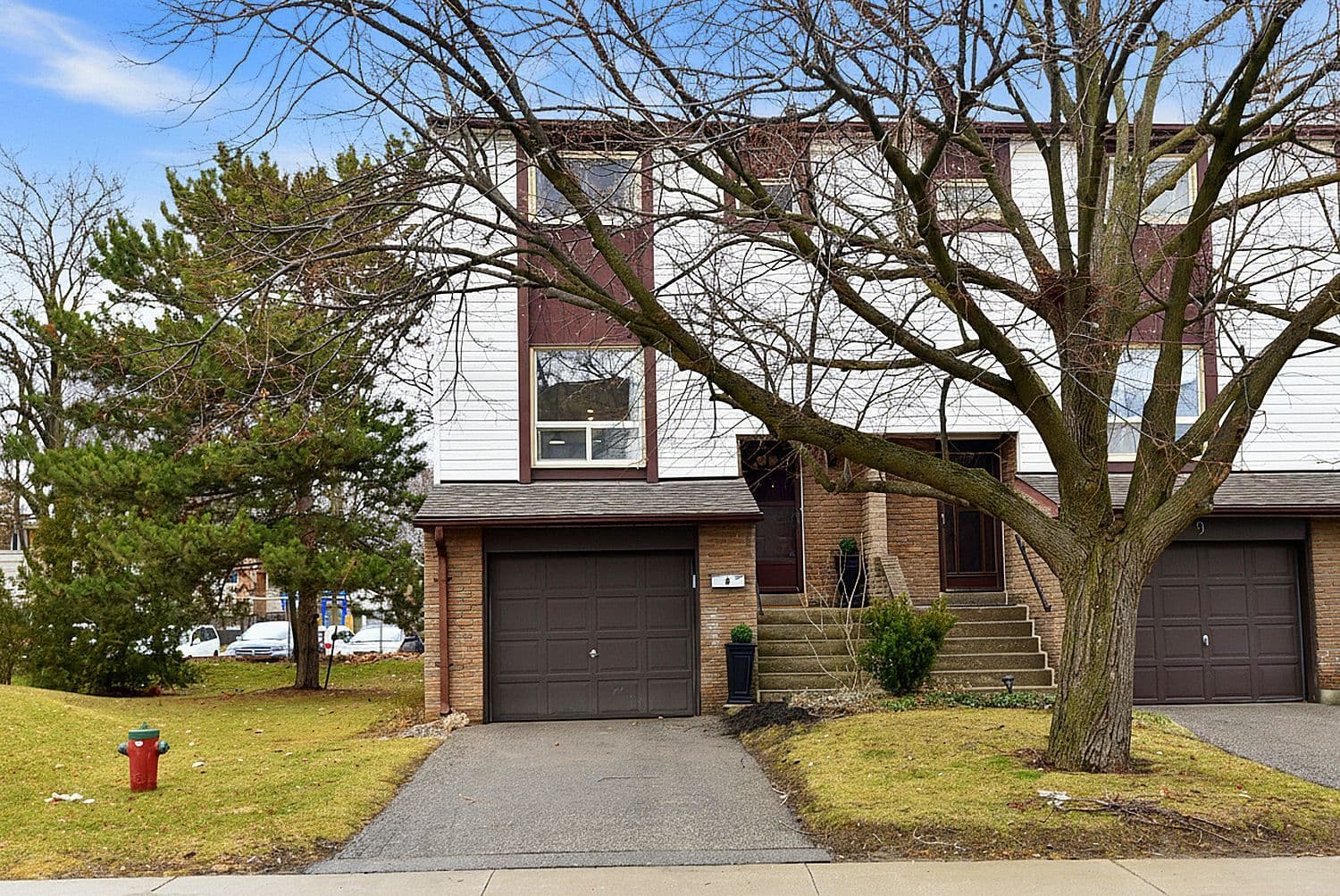 1221 Dundix Road 8, Mississauga, ON L4Y 3Y9