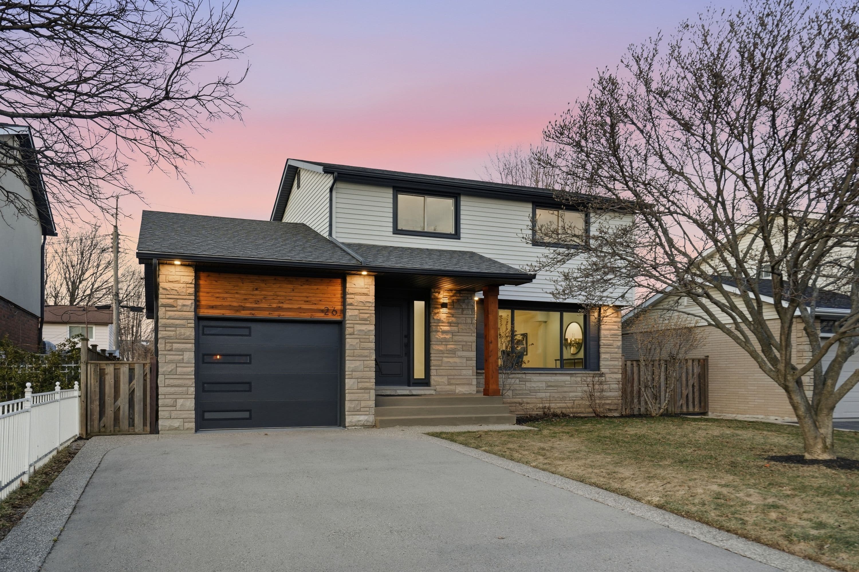 26 Clifton Downs Road, Hamilton, ON L9C 2P2