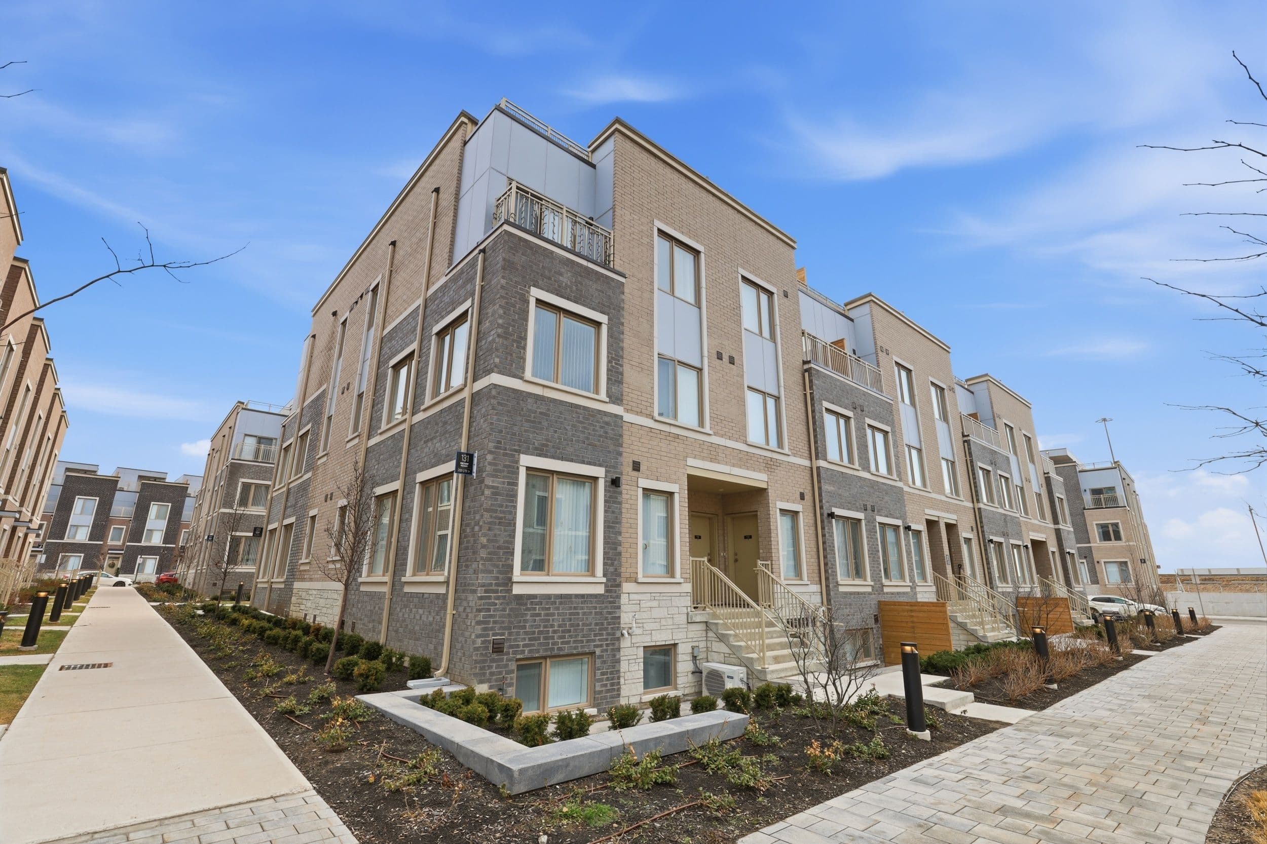 131 Honeycrisp Crescent TH #210, Vaughan, ON L4K 0N7