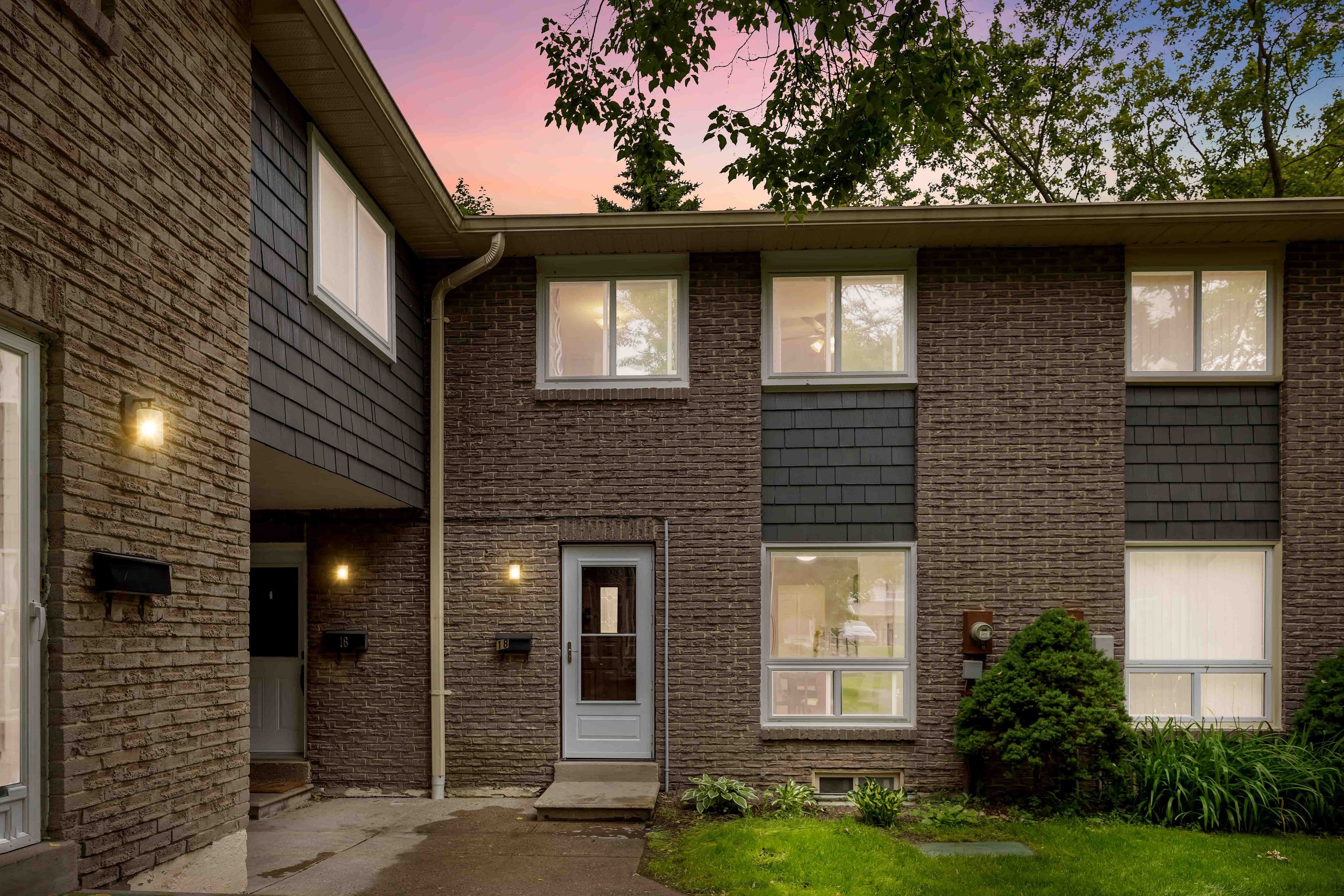 18 Rock Fern Way, Toronto C15, ON M2J 4N2