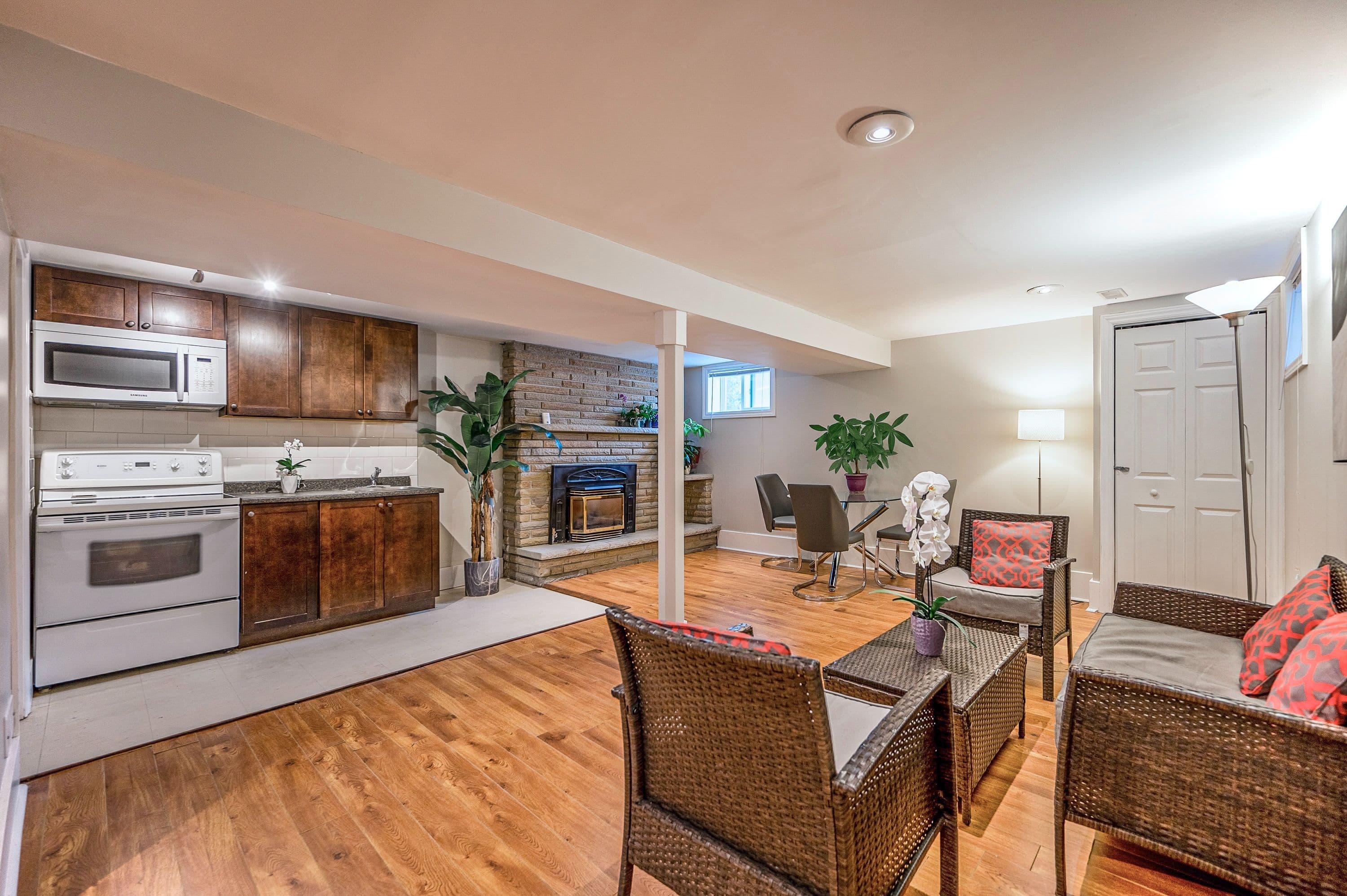 182 Lawrence Avenue W Lower, Toronto C04, ON M5M 1A8