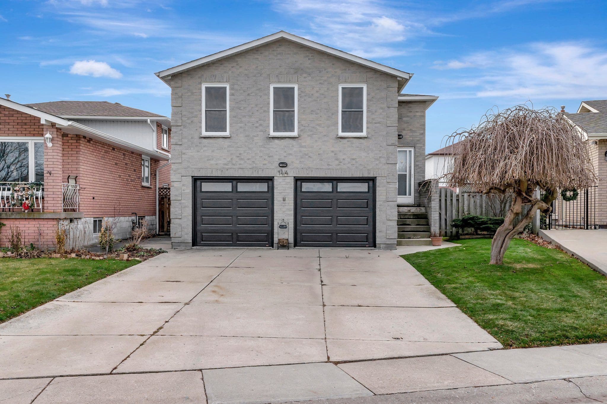 144 Ravenbury Drive, Hamilton, ON L8W 2B5