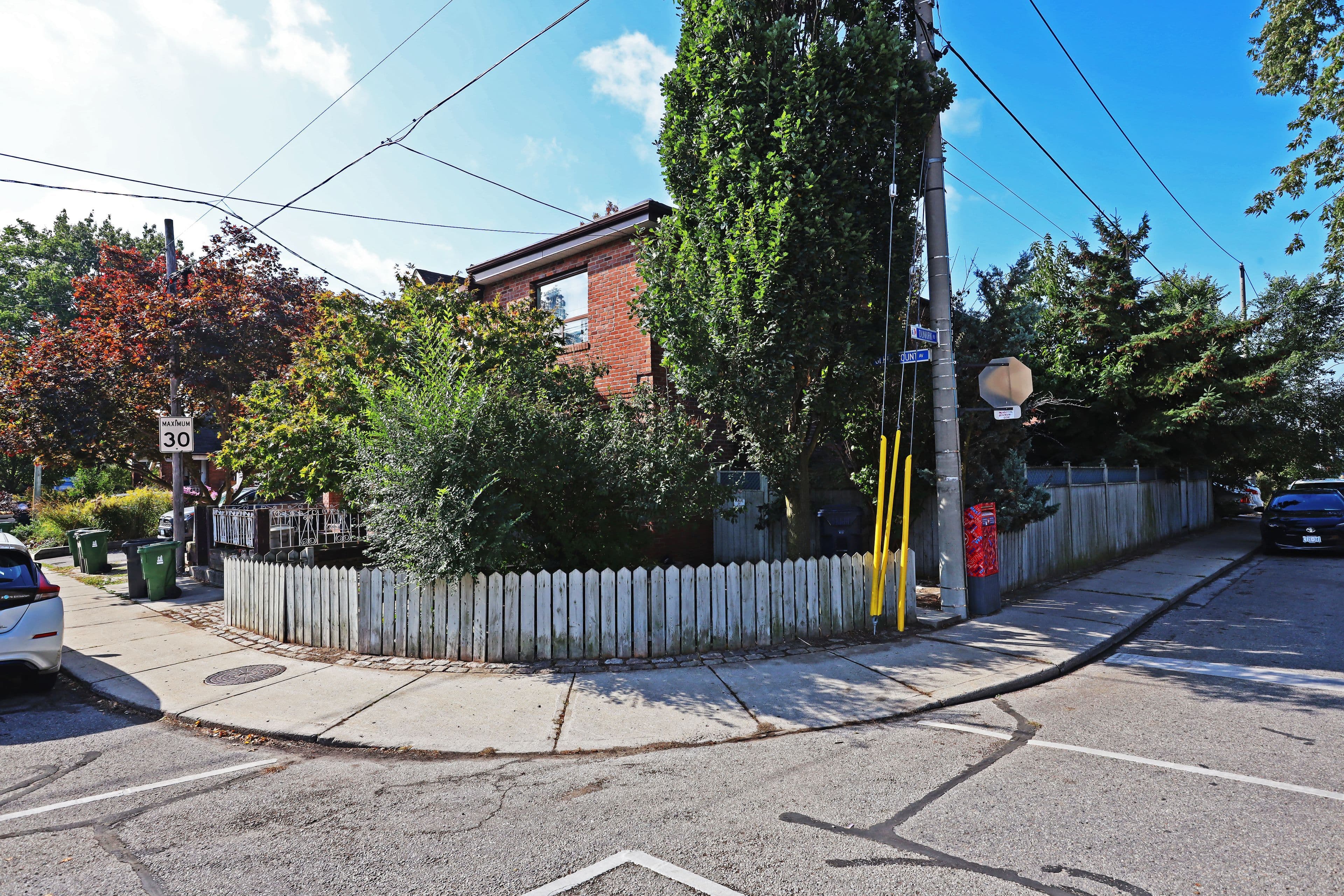 212 Glebemount Avenue Lower, Toronto E03, ON M4C 3T1